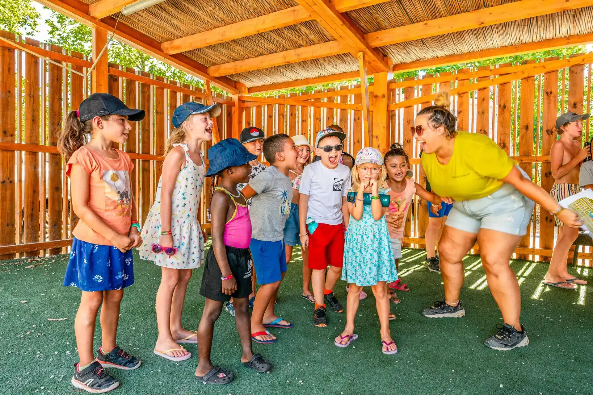 entretenimiento en el club infantil